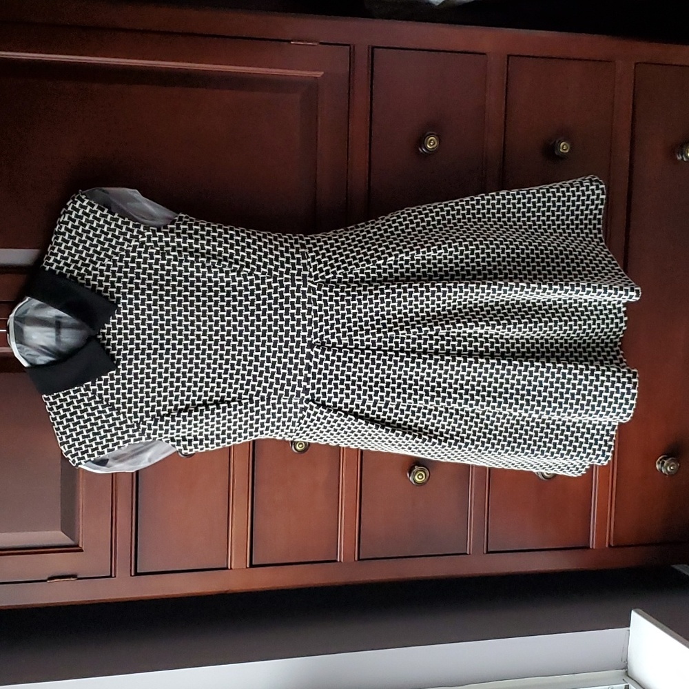 Ann Taylor - sleeveless dress. Size: 4. Black and white weave pattern.